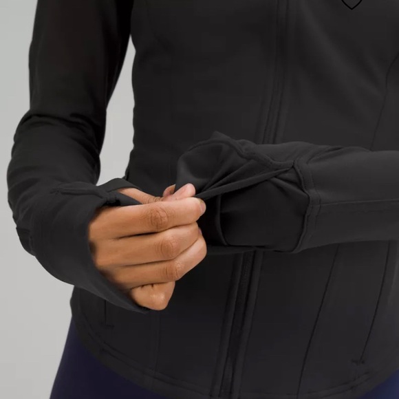 Lululemon instill jacket size 4) good quality worn few times (discontinued item) - Picture 5 of 5